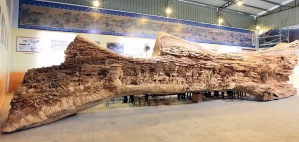Самая длинная деревянная скульптура в мире создана в Китае
